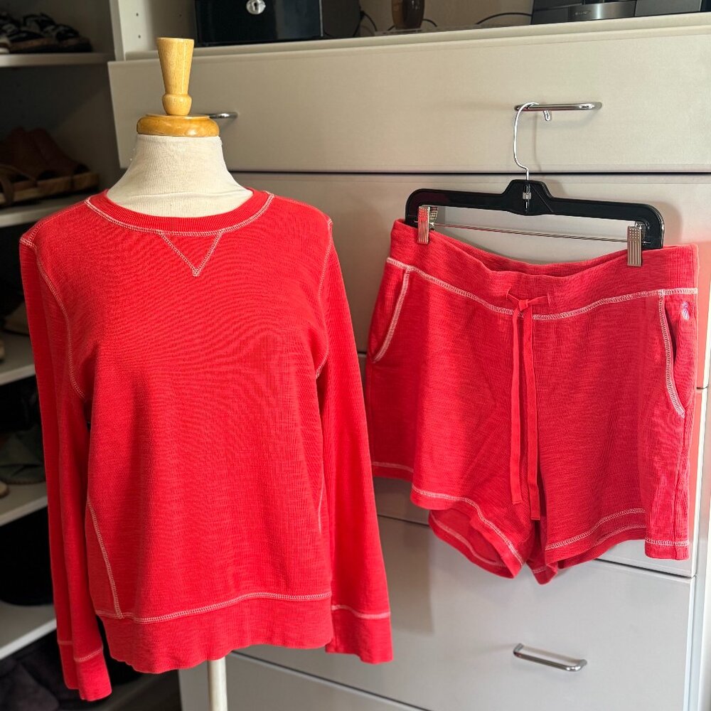 Tommy Bahama Sweatshirt & Short Set